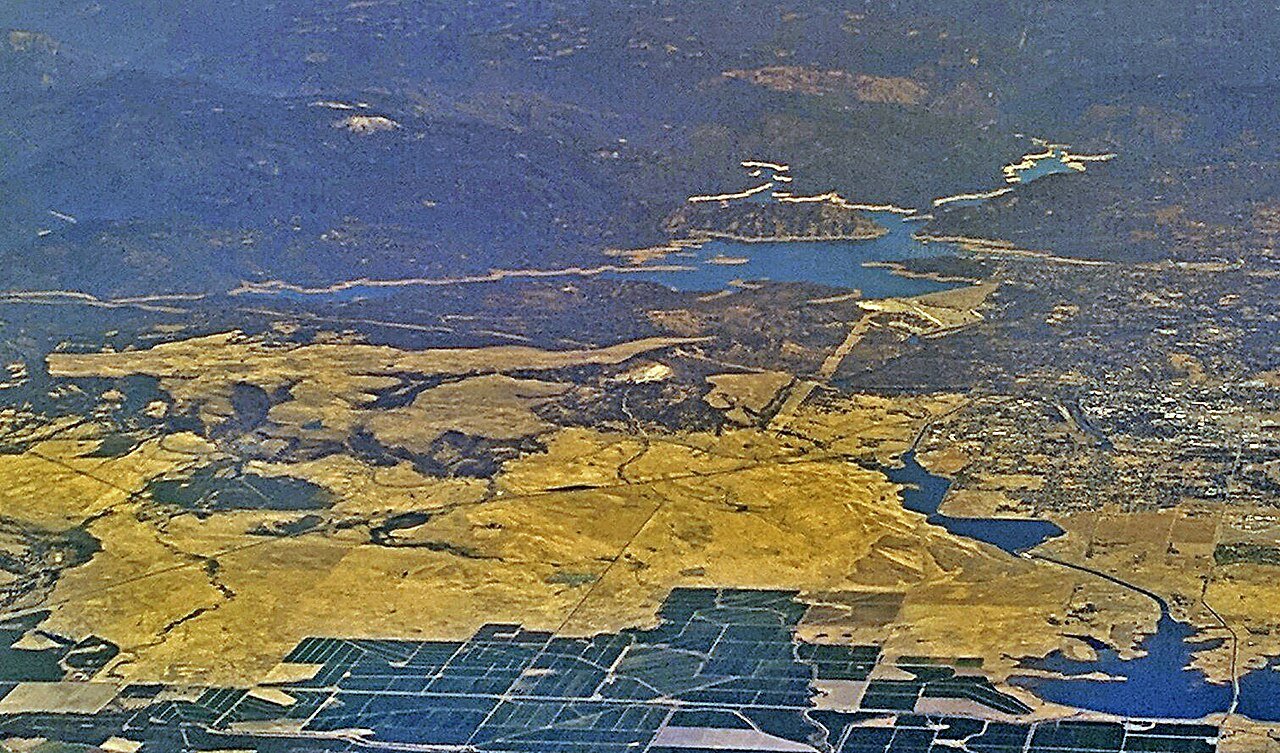 Aerial view of Lake Oroville, Oroville Dam and the Thermalito Forebay from the west